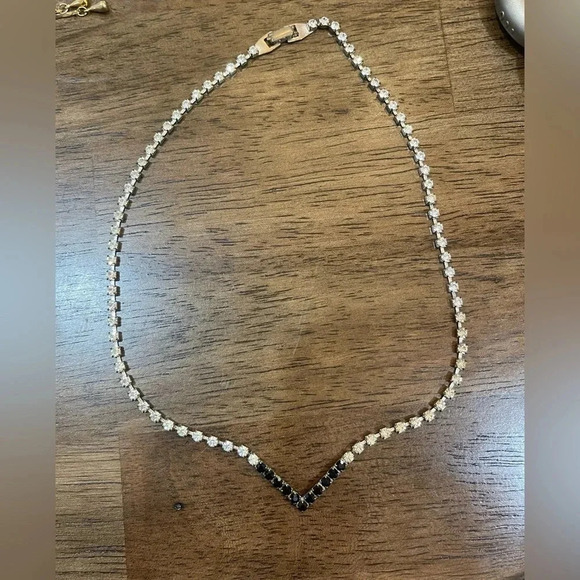 American Vintage Jewelry - Vintage Silver Tone Black White Rhinestone V Shape Necklace 16” Diamanté